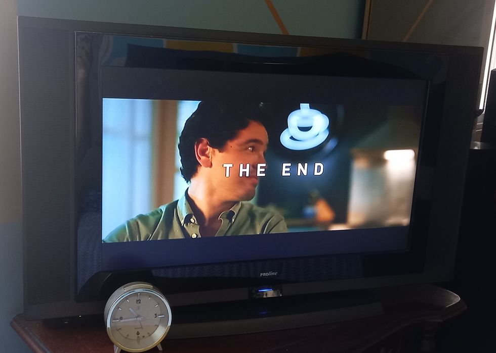 Televisão da marca "Proline"