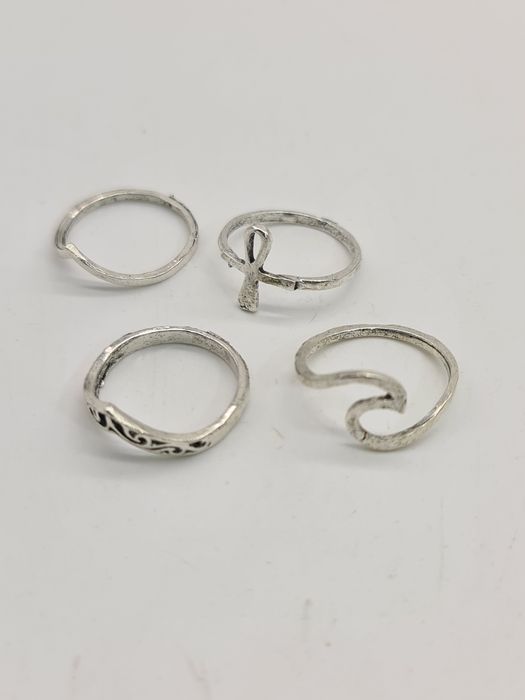 Conjunto 4 anéis prateados