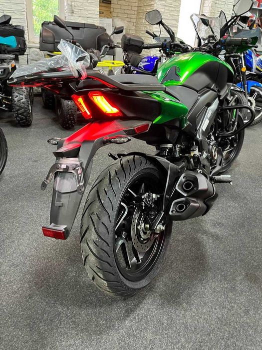 Мотоцикл Bajaj Dominar 400