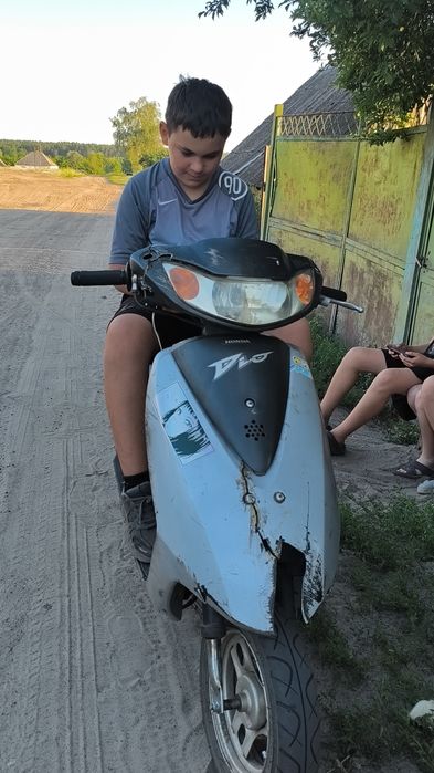 Продам скутер Suzuki lets 2 old