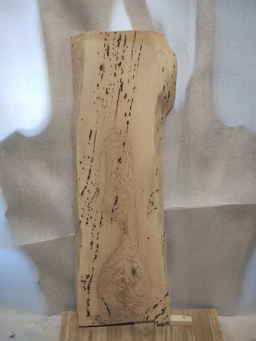 Jesionowa deska z litego drewna