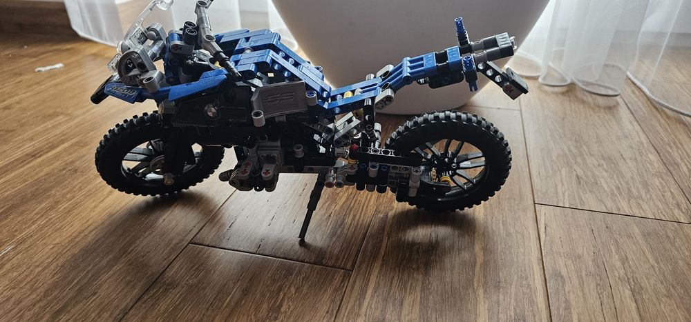 Lego technic 42063 Motor bmw