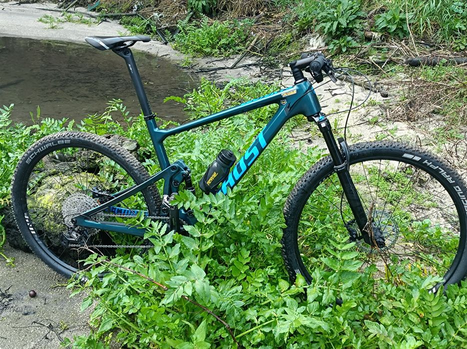 Bicicleta ghost em carbono suspensao total
