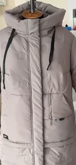 Жіноча зимова куртка.