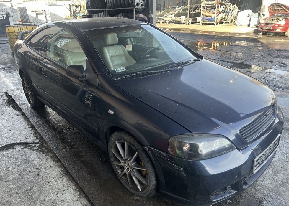 Opel Astra Bertone na części