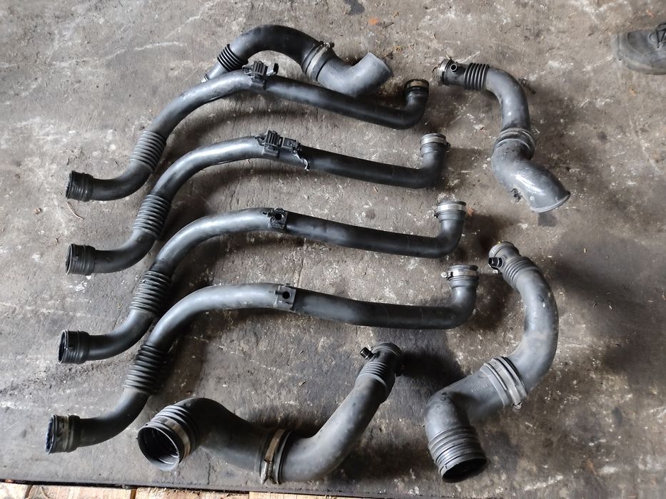 Патрубок 2.0 2.3 2.5 DCI Renault Master Trafic