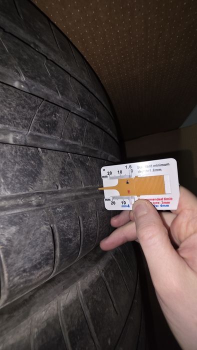 Шини Kumho Ecsta R18 235 45, кінець 2020 року, 3-4мм
