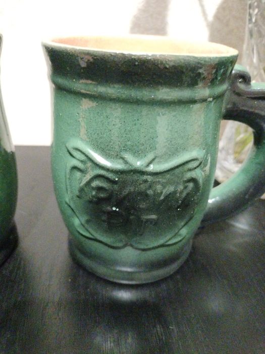 Посуд, чашки, кувшини