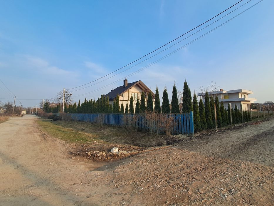 Продаж землі під забудову в Скнилові