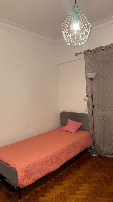 Alugo quarto em algés