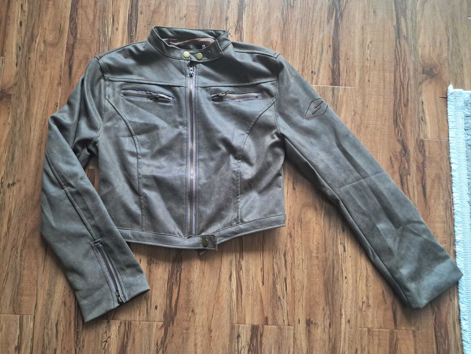 nowa cienka beżowa kurteczka na metce jest roz M ale to chyba  XS/S