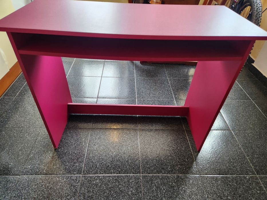 Secretaria menina rosa