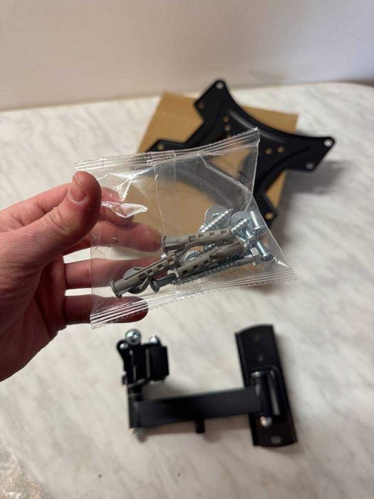 NOWY Solidny UCHWYT do TV 24-42 cale Obrotowy Wieszak