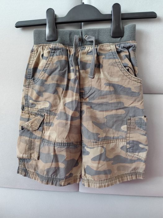 Krótkie spodenki Carter's rozm 122