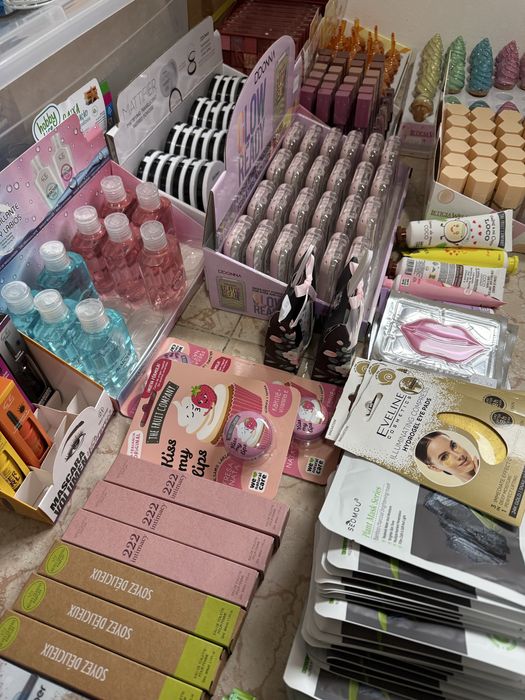 Stock produtos maquilhagem e cuidados de pele