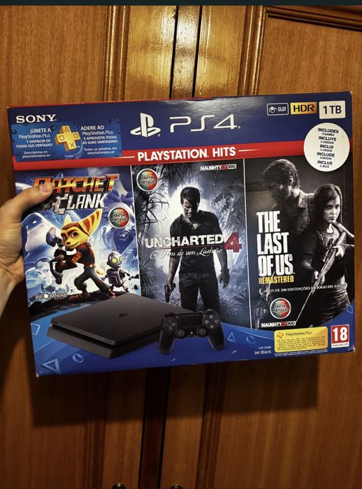 Playstation 4 Slim 1TB com dois comandos!