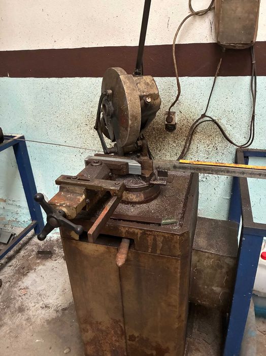 máquina de cortar ferro