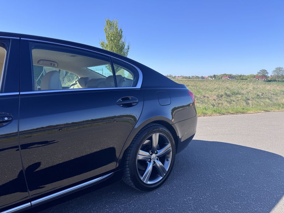 Lexus gs300.
