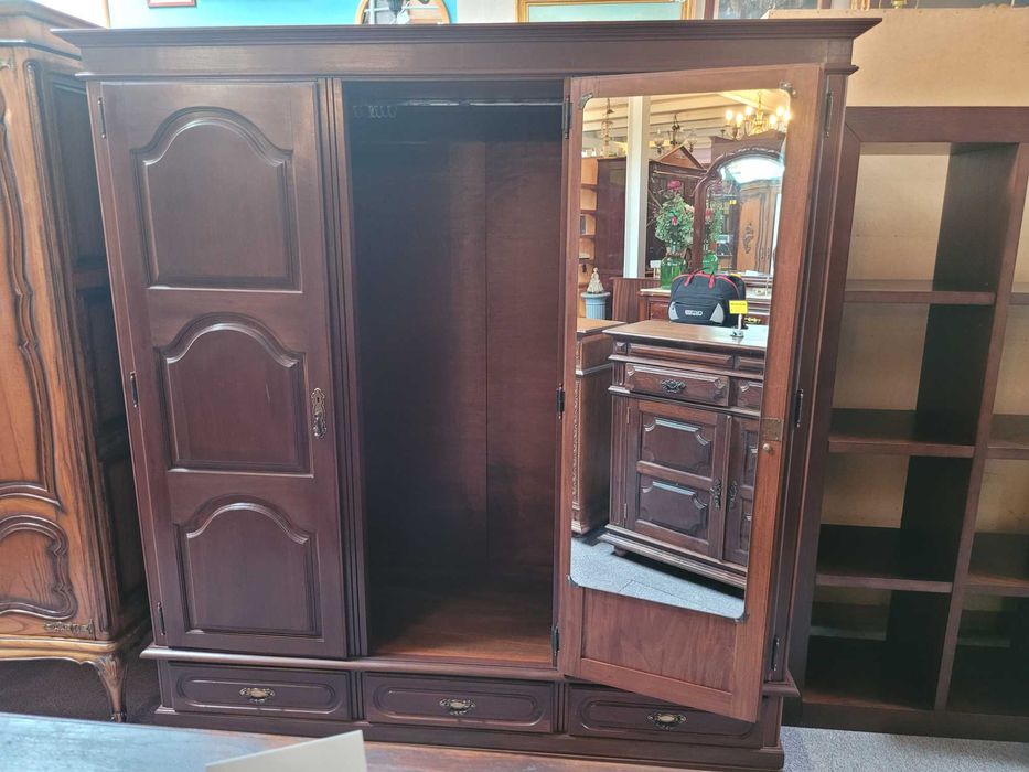 Three-Door Wardrobe – Good Overall Condition with Key and Mirror64584263052803122