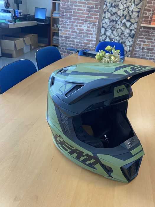 Capacete Leatt brace