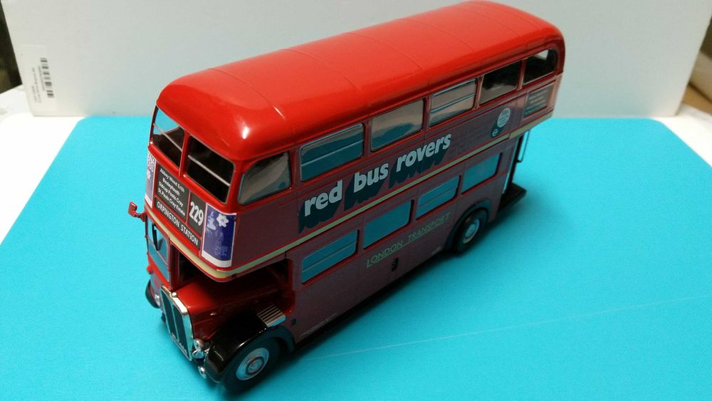 AEC Regent III RT - Red Bus: Miniatura autocarro Londres - escala 1/43
