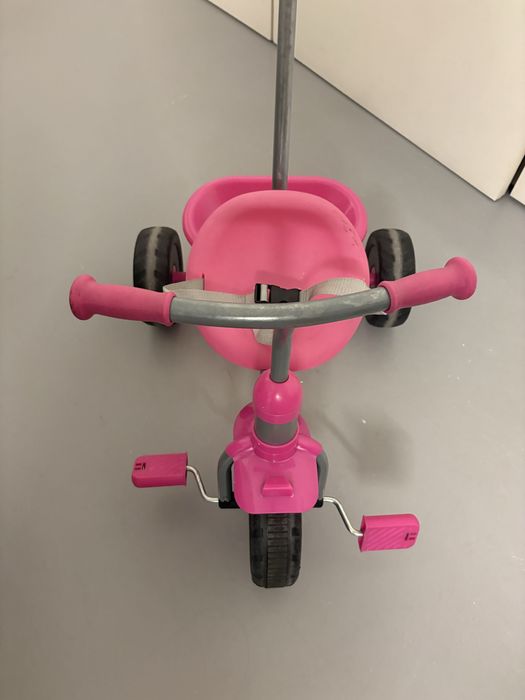 Triciclo bicicleta de criança com cinto, cesto e pega telescópica