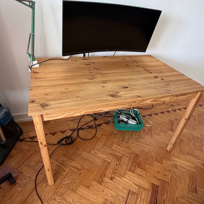 Mesa de madeira IKEA, pinho maciço, 120×75 cm