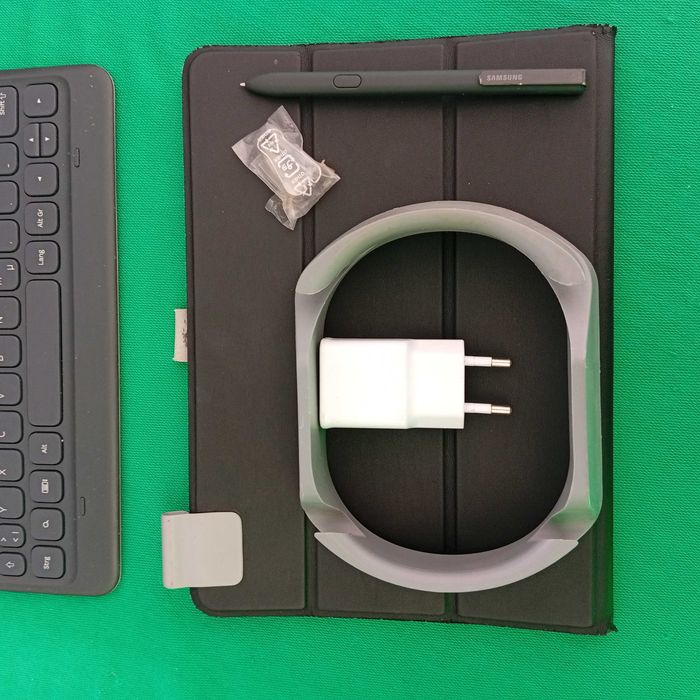 Samsung Galaxy Tab S3 (SM-T820) + S-Pen + Capa Teclado (Pack Completo)