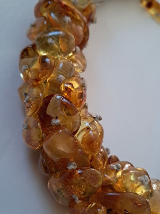 Naszyjnik z naturalnego bursztynu bałtyckiego na lnianym sznurze