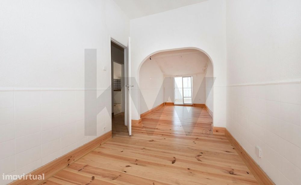 Apartamento T2 * Bairro de Inglaterra * Varanda c/ Vista de Cidade