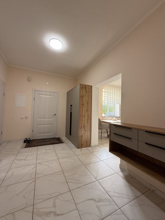 Продаж сучасного будинку в неймовірно гарному місці.