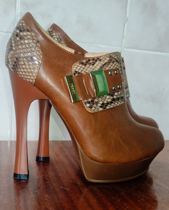 Жіночі коричневі Ботільйони. З принтом.  39 розмір