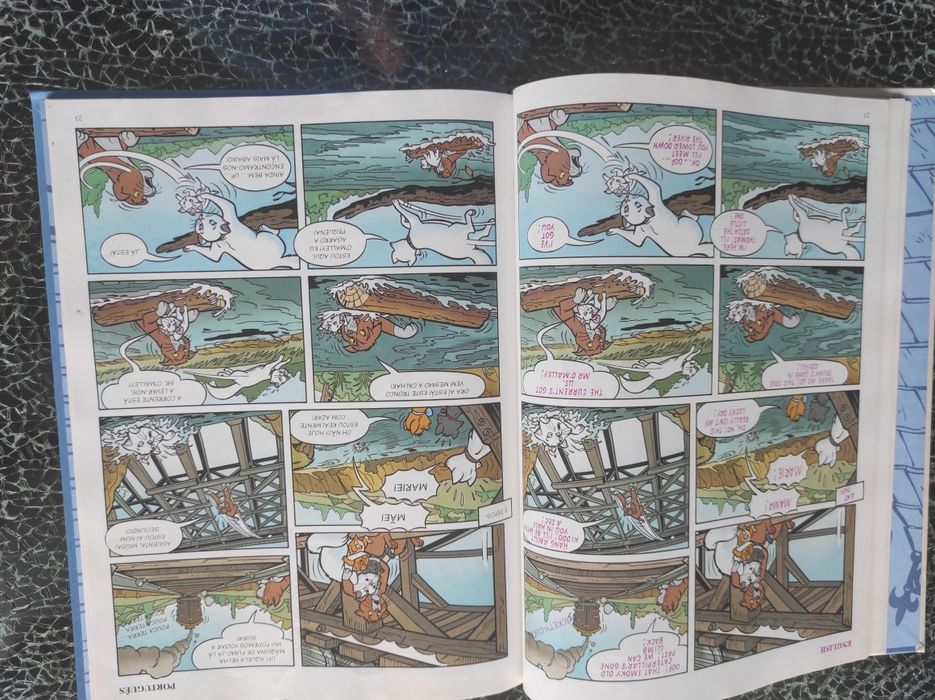 Os Aristogatos bilingue português inglês banda desenhada Disney
