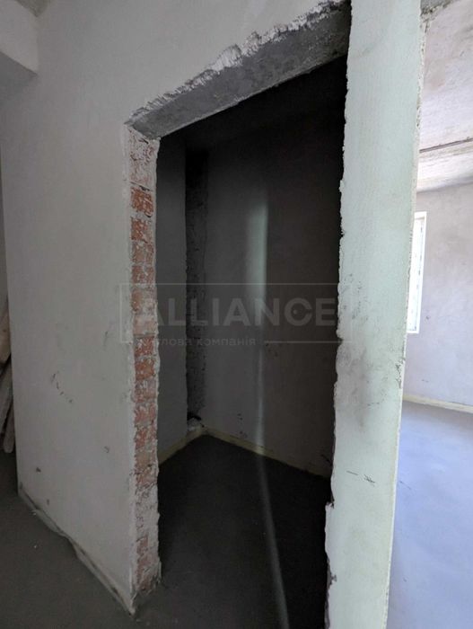 Готова, видова 2кім.квартира поруч Метро!