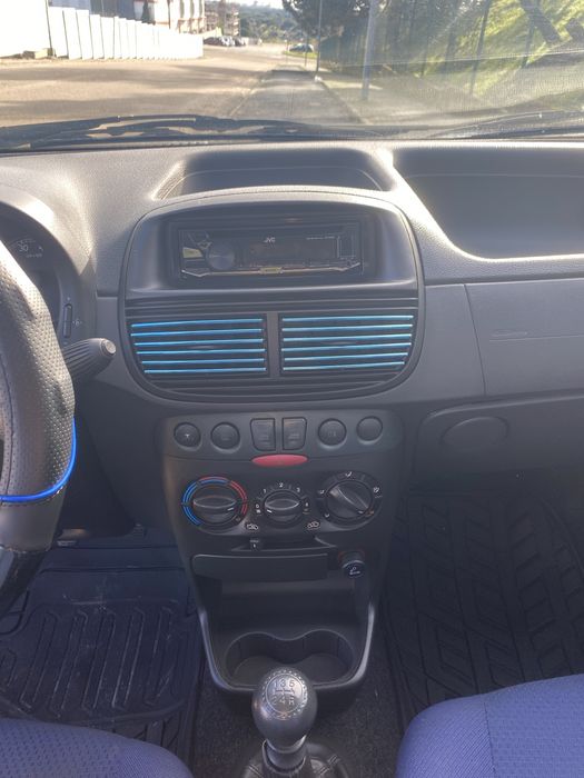 Carro Fiat punto 8v