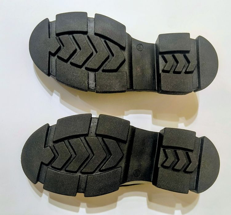 Зелені фісташкові м'які туфлі лофери з ланцюжком