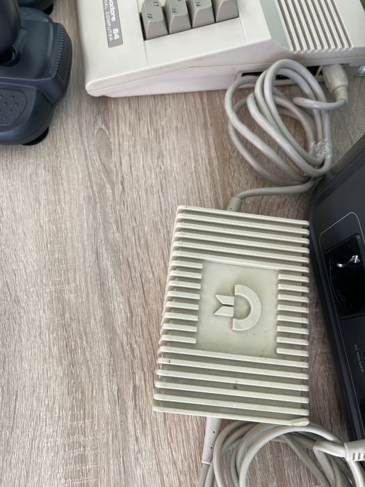 #1737 commodore c64 datasette quickschot joystick pac man zestaw