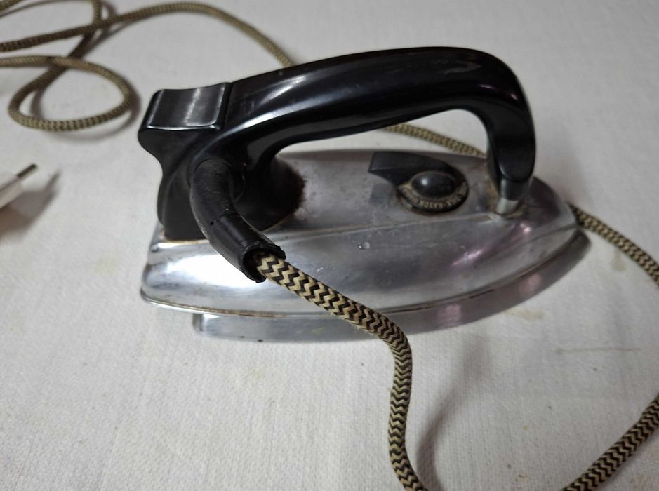 Ferro de Engomar Antigo Morphy Richards CA75