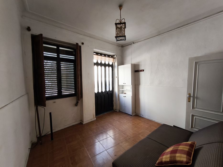 Prédio + 2 Apartamentos.