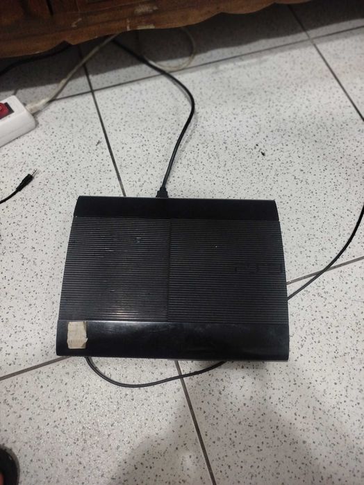 PS3 semi nova a venda e Desbloqueada cheia de Jogos