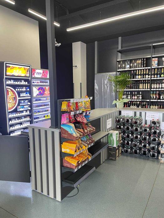 Обладнання для магазину. Холодильники, стелажі, полиці, прикаси