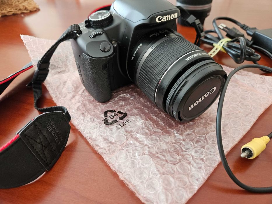 Canon EOS 450D com 2 objectivas e todos os acessórios de origem