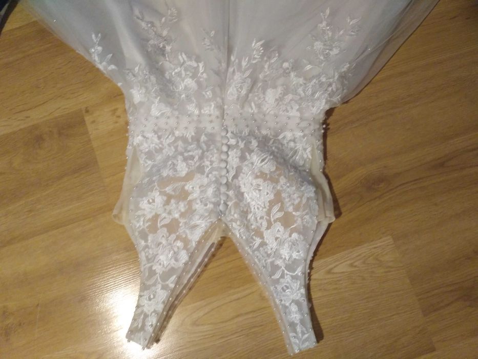 Suknia ślubna perełki brokat