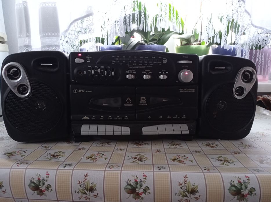 Продам магнітофон FIRST Austria