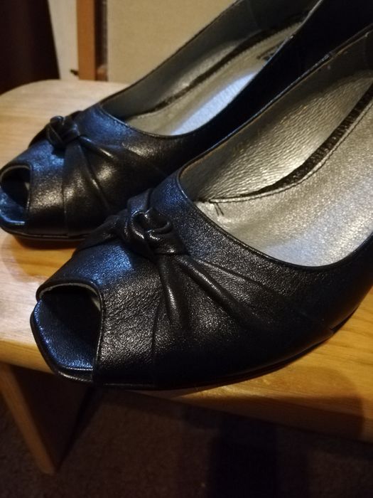 Czółenka skórzane 35