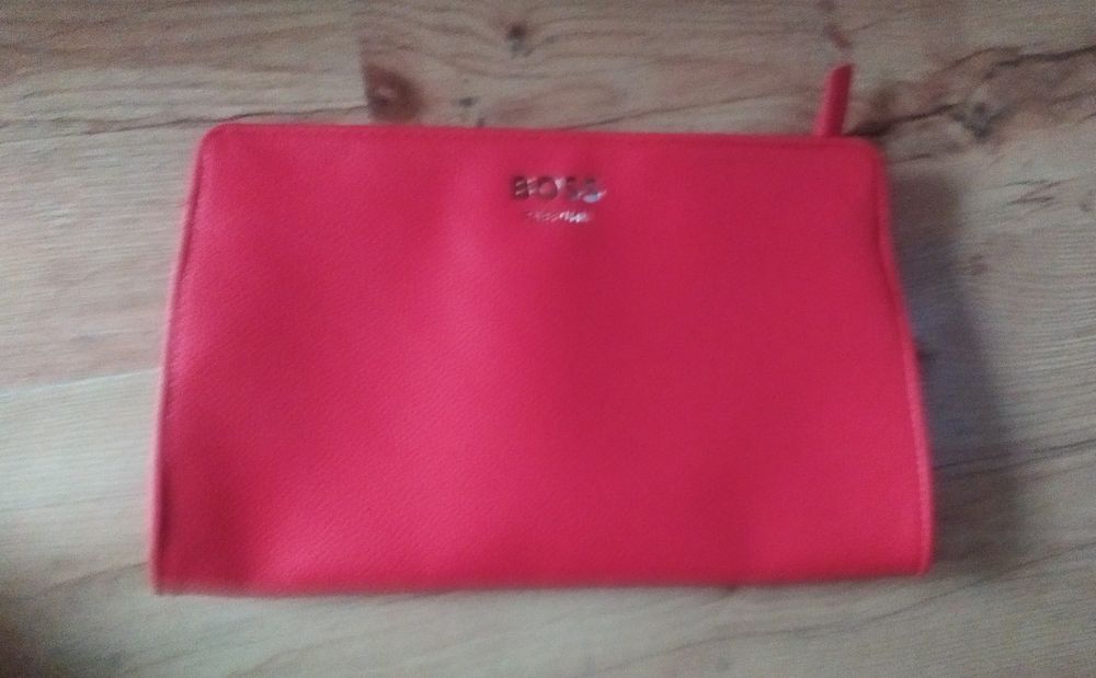 Kosmetyczka Boss Parfums czerwona nowa