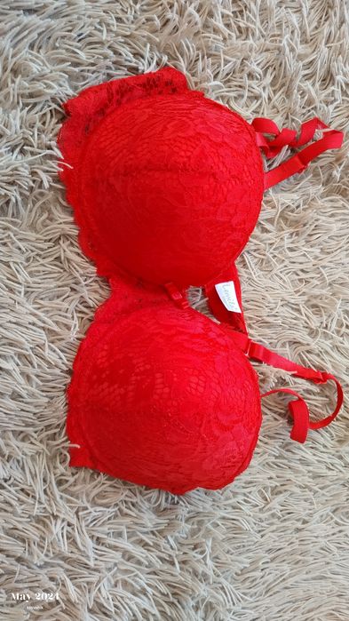 Жіночий бюстгальтер