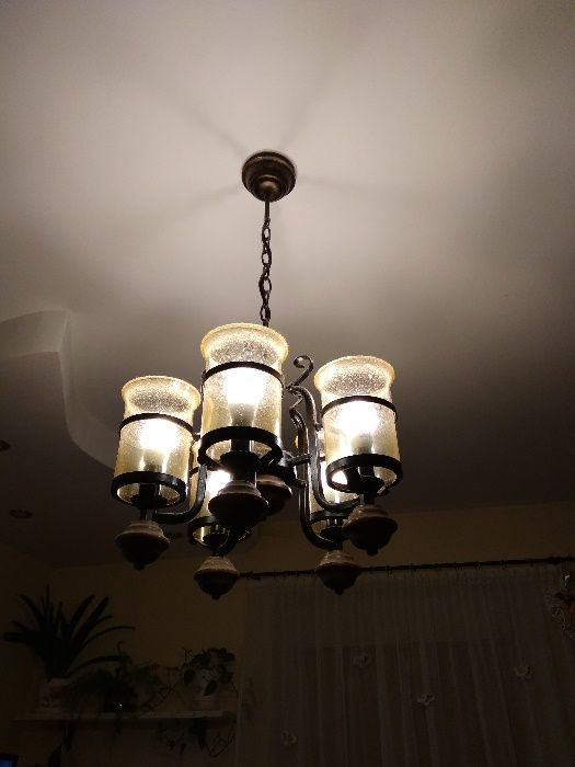 Lampa wisząca z żarówkami