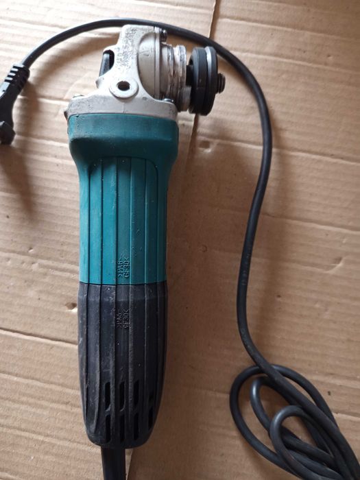 Пила - болгарка MAKITA  GA 5030 R.
