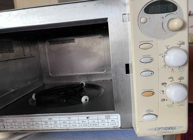 Microondas Moulinex com grelhador